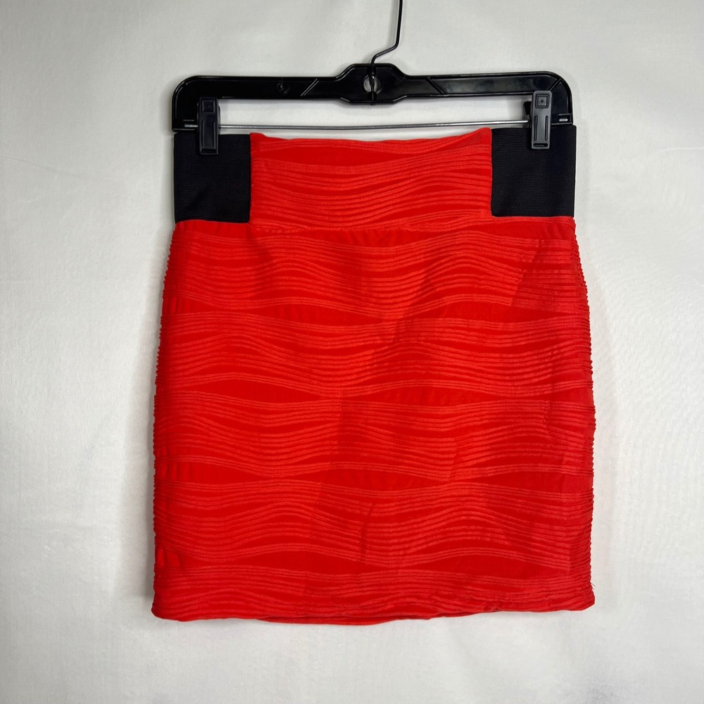 Iris Basic Red Mini Skirt Womens M Textured‎ Bodycon Zipper Back Sexy Stretch